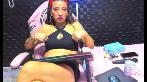 Snapshot of sara_hot_2 chatting on February 2025 11:41:02 PM no limits sarah online show from February 2025 11:41:02 PM