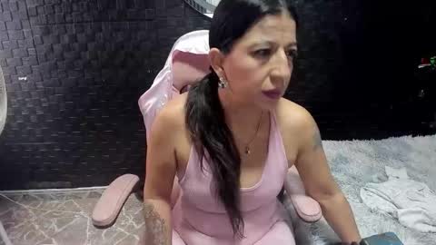 Snapshot of sara_hot_2 chatting on November 2025 12:11:01 PM no limits sarah online show from November 2025 12:11:01 PM