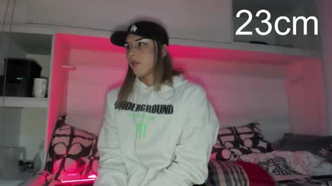 sara_hunter1 online show from October 2025 12:00:02 AM