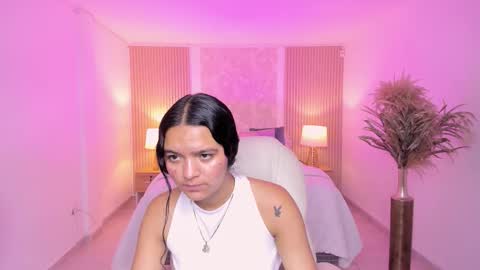 Snapshot of sara_jjones_ chatting on December 2025 09:57:01 PM Sara online show from December 2025 09:57:01 PM