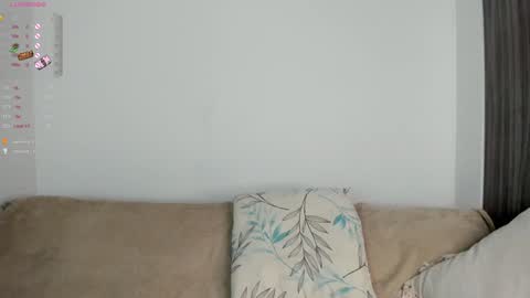 Snapshot of sara_kim_ chatting on January 2025 01:59:02 AM Sara new account give me thomb up Follow me help me reach 15k followers again online show from January 2025 01:59:02 AM