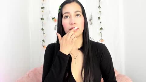 Snapshot of sara_kurt chatting on March 2025 12:01:02 PM Sara online show from March 2025 12:01:02 PM