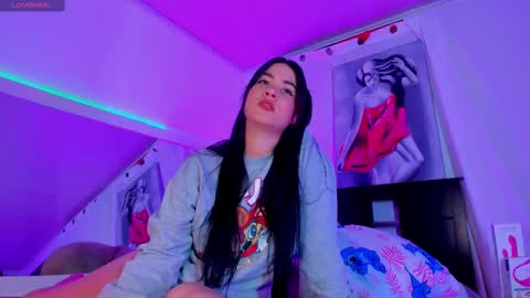 Snapshot of sara_leenn chatting on February 2025 09:59:01 PM online show from February 2025 09:59:01 PM