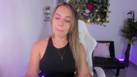 Snapshot of sara_lopez_28 chatting on December 2024 05:10:02 PM Sara online show from December 2024 05:10:02 PM