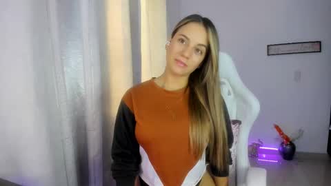 Snapshot of sara_lopez_28 chatting on February 2025 12:34:01 PM Sara online show from February 2025 12:34:01 PM