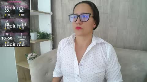 Sara   online show from April 2026 08:33:02 PM