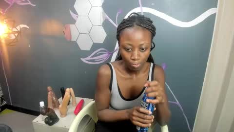 S A R A online show from October 2025 07:03:02 PM