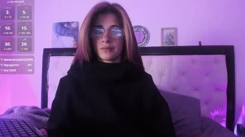 Snapshot of sara_roades chatting on October 2025 11:18:02 PM sara_roades online show from October 2025 11:18:02 PM