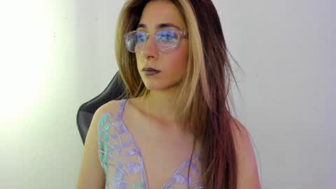 Snapshot of sara_roades chatting on November 2025 11:10:02 PM sara_roades online show from November 2025 11:10:02 PM