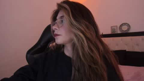 Snapshot of sara_roades chatting on December 2025 10:48:02 PM sara_roades online show from December 2025 10:48:02 PM