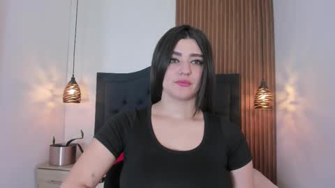 Snapshot of sara_stone17 chatting on September 2025 11:44:02 AM - online show from September 2025 11:44:02 AM