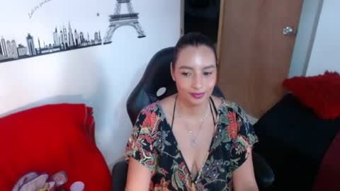 Snapshot of sara_thompson01 chatting on June 2026 06:12:01 PM SARA online show from June 2026 06:12:01 PM