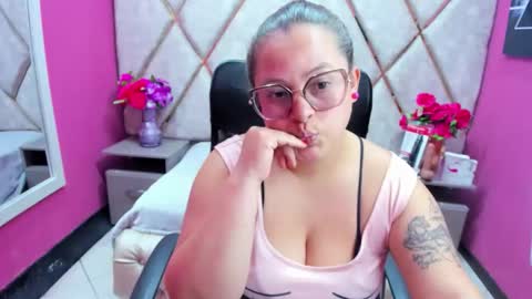 sara_thonson_ online show from December 2025 02:44:02 PM