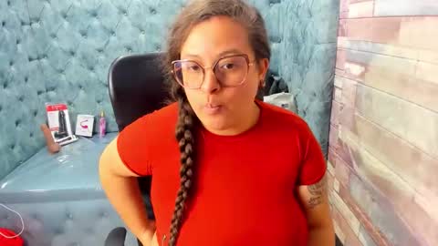 sara_thonson_ online show from May 2026 05:02:02 AM