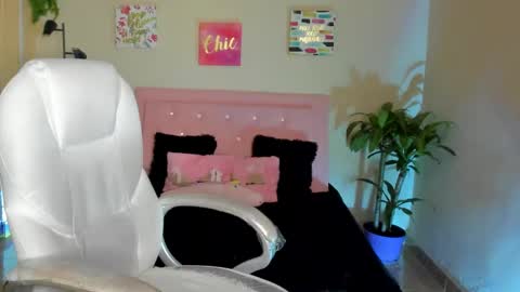 Snapshot of saraa_ramirez chatting on February 2025 11:52:01 AM Sarah Ramirez online show from February 2025 11:52:01 AM