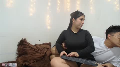 Snapshot of saraandthomas chatting on January 2025 05:41:02 AM sara and thomas online show from January 2025 05:41:02 AM