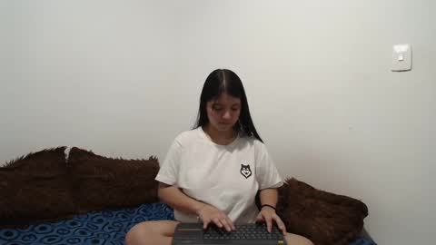 Snapshot of saraandthomas chatting on October 2025 10:07:02 PM sara and thomas online show from October 2025 10:07:02 PM