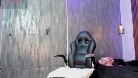   online show from April 2026 11:30:02 AM