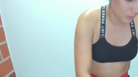 Snapshot of saracox2 chatting on November 2025 11:04:02 PM Sara online show from November 2025 11:04:02 PM