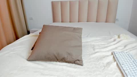 saradiamond01 online show from January 2025 12:22:02 PM