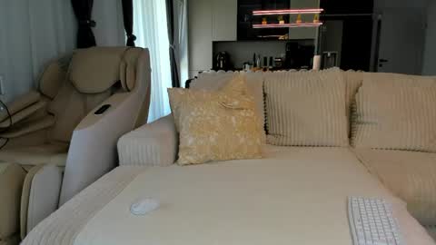 saradiamond01 online show from May 2026 09:14:01 AM