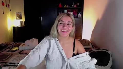 Snapshot of saradiazxxx chatting on March 2026 08:43:02 AM saradiazxxx online show from March 2026 08:43:02 AM