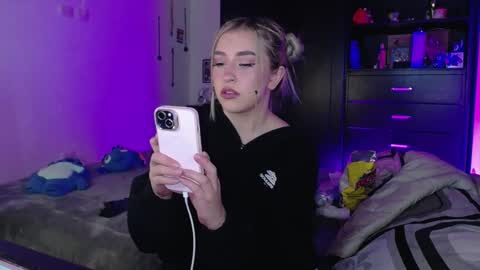 Snapshot of saradiazxxx chatting on March 2026 05:02:02 AM saradiazxxx online show from March 2026 05:02:02 AM