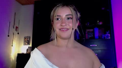 Snapshot of saradiazxxx chatting on March 2026 05:44:01 AM saradiazxxx online show from March 2026 05:44:01 AM