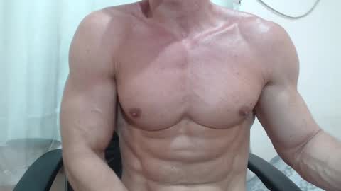 saradorj92 online show from November 2025 01:44:01 AM