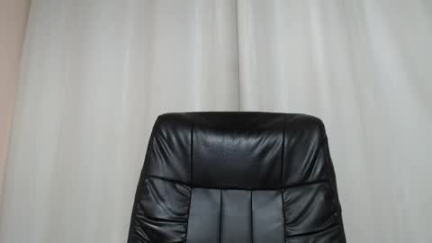 saradorj92 online show from April 2026 02:27:02 AM