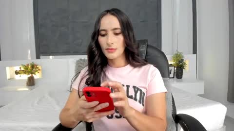  Sara Gomez  online show from April 2026 01:02:02 PM