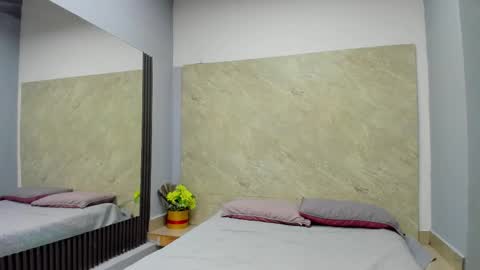 Snapshot of sarah__19 chatting on December 2025 11:52:01 AM Sarah online show from December 2025 11:52:01 AM