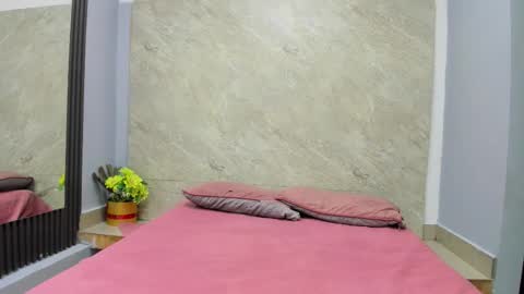 Snapshot of sarah__19 chatting on December 2025 11:58:02 AM Sarah online show from December 2025 11:58:02 AM