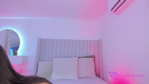 Sarah Bonneth online show from November 2025 11:43:02 AM