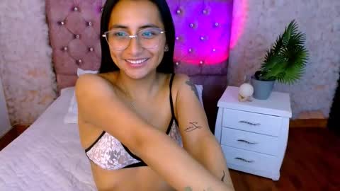 sarah_bubbles online show from December 2025 01:42:01 PM