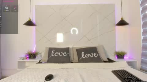 sarah_collens_ online show from May 2026 12:02:02 PM