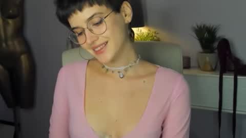 Snapshot of sarah_desire01 chatting on September 2025 01:27:01 PM Sarah online show from September 2025 01:27:01 PM