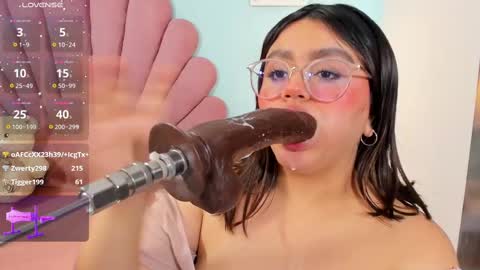 Snapshot of sarah_gold_1 chatting on March 2025 02:50:01 AM Sarah online show from March 2025 02:50:01 AM