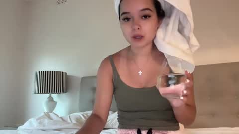 Snapshot of sarah_heart_aus chatting on January 2025 01:42:02 AM Sarah Heart Aus online show from January 2025 01:42:02 AM