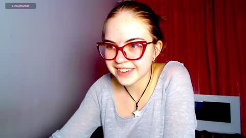 Snapshot of sarah_hs chatting on December 2024 06:25:01 PM Sarah online show from December 2024 06:25:01 PM