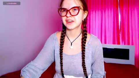 Snapshot of sarah_hs chatting on December 2024 05:10:02 AM Sarah online show from December 2024 05:10:02 AM