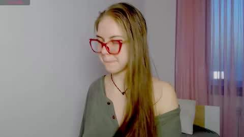 Snapshot of sarah_hs chatting on March 2026 01:05:01 PM Sarah online show from March 2026 01:05:01 PM