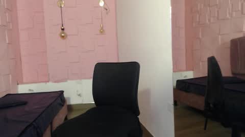 Sarah  online show from February 2026 06:22:01 AM