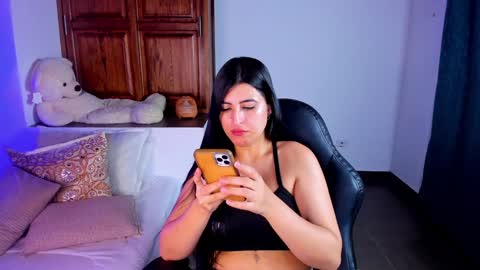 Snapshot of sarah_montale chatting on January 2025 04:12:02 AM Sarah Independent model online show from January 2025 04:12:02 AM