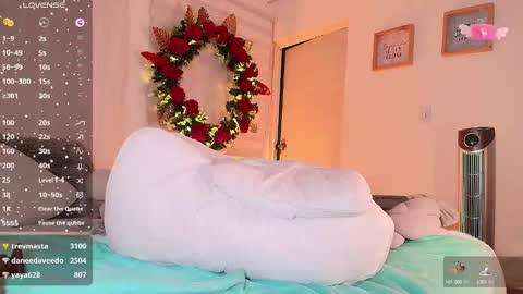 Snapshot of sarah_moonn_ chatting on December 2024 10:23:02 AM Sarah online show from December 2024 10:23:02 AM