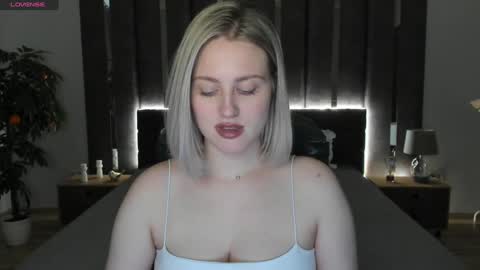 Snapshot of sarah_soul chatting on December 2024 07:15:01 AM Sarah online show from December 2024 07:15:01 AM