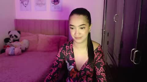 Snapshot of sarah_stone15 chatting on February 2025 09:28:01 PM Sarah online show from February 2025 09:28:01 PM