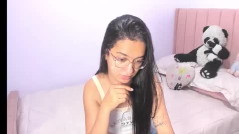 Snapshot of sarah_stone15 chatting on October 2025 12:33:02 AM Sarah online show from October 2025 12:33:02 AM