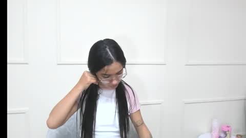 Snapshot of sarah_stone15 chatting on December 2025 12:27:01 AM Sarah online show from December 2025 12:27:01 AM