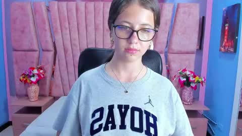 Snapshot of sarah_sweett_ chatting on February 2025 08:07:02 PM Sarah online show from February 2025 08:07:02 PM